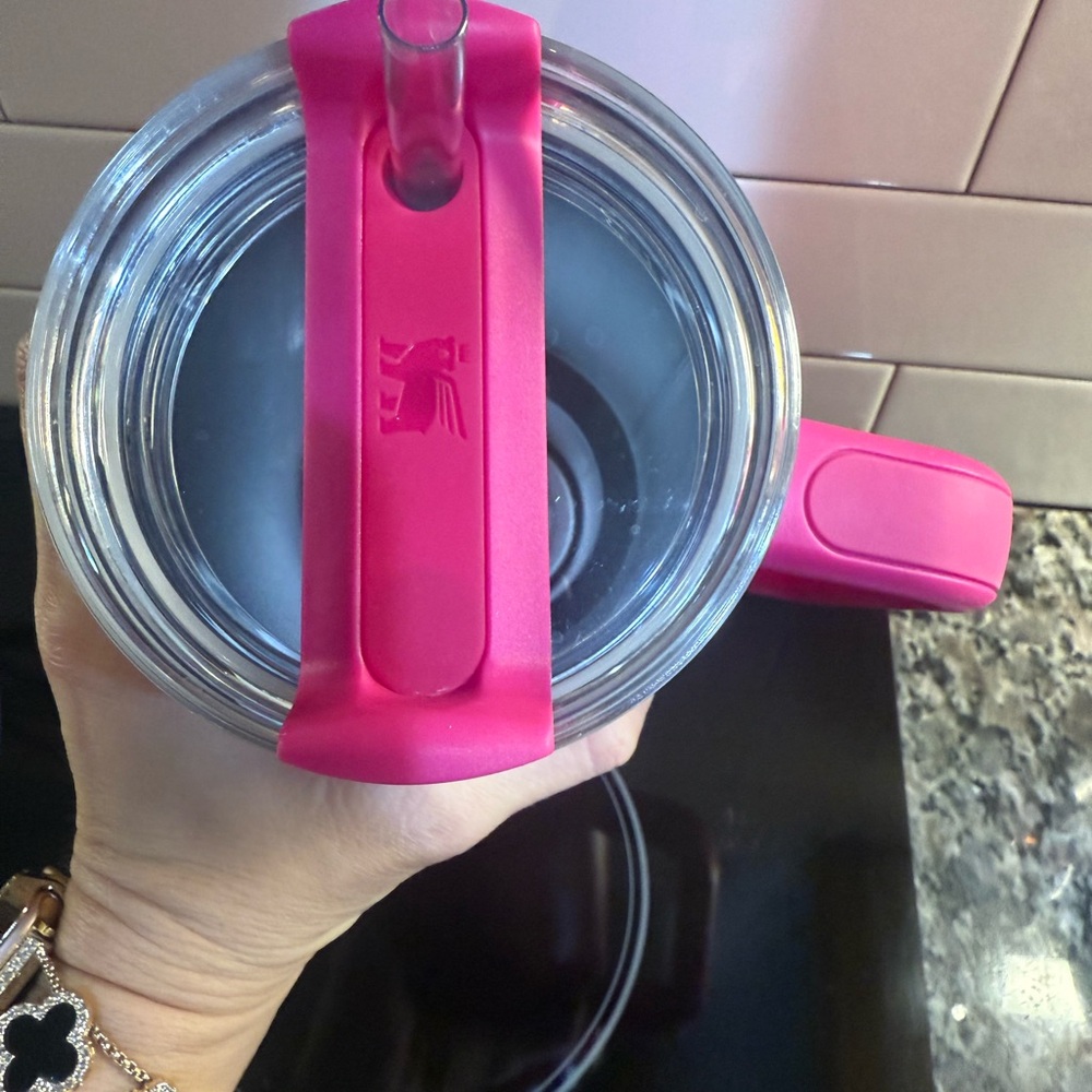 Stanley Fuchsia Tumbler with Handle 40 oz - Picture 2 of 4